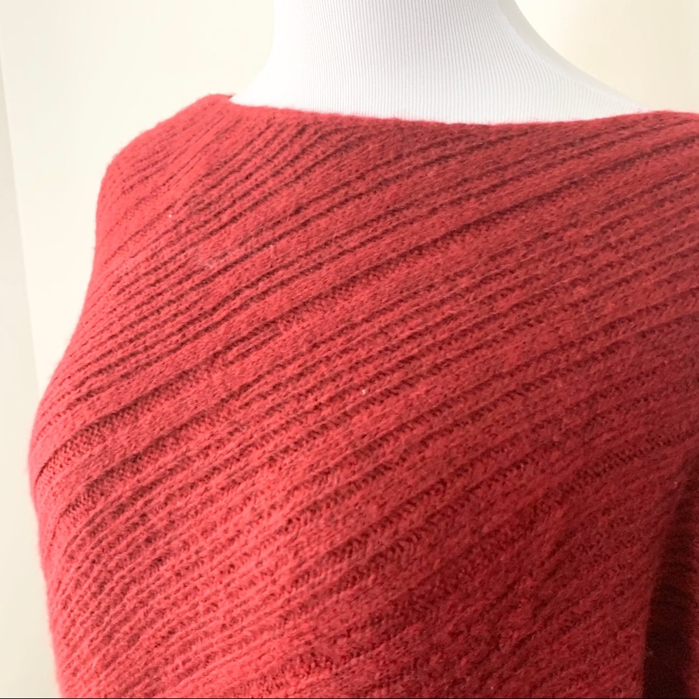 Jennifer Lopez ,XL, red sweater, batwing sleeve